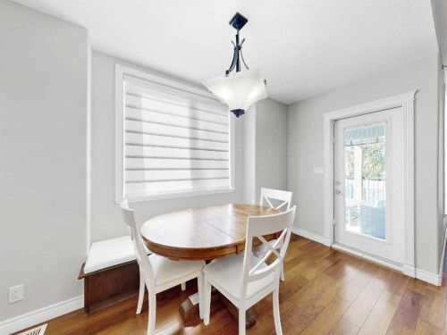 42 Somerset Link Se, Medicine Hat, AB - Indoor Photo Showing Dining Room