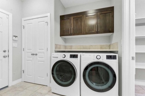 42 Somerset Link Se, Medicine Hat, AB - Indoor Photo Showing Laundry Room