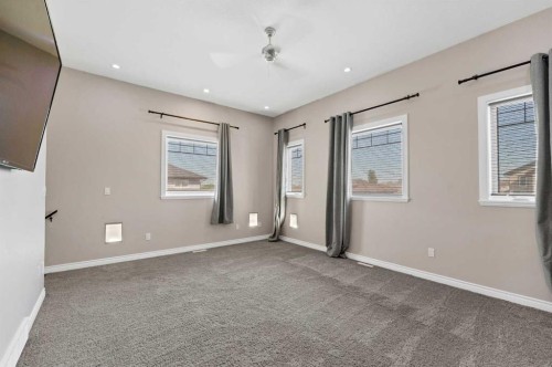 42 Somerset Link Se, Medicine Hat, AB - Indoor Photo Showing Other Room
