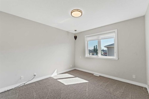 42 Somerset Link Se, Medicine Hat, AB - Indoor Photo Showing Other Room