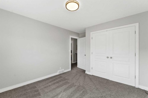 42 Somerset Link Se, Medicine Hat, AB - Indoor Photo Showing Other Room