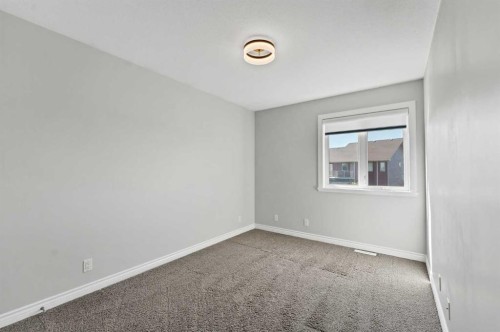 42 Somerset Link Se, Medicine Hat, AB - Indoor Photo Showing Other Room