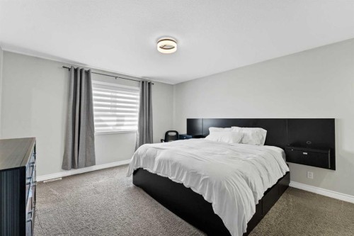 42 Somerset Link Se, Medicine Hat, AB - Indoor Photo Showing Bedroom