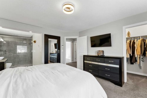 42 Somerset Link Se, Medicine Hat, AB - Indoor Photo Showing Bedroom
