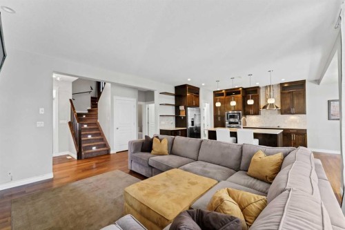 42 Somerset Link Se, Medicine Hat, AB - Indoor Photo Showing Living Room
