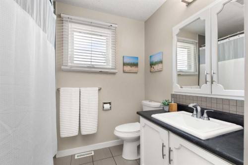 92 Sharpe Crescent Se, Medicine Hat, AB 