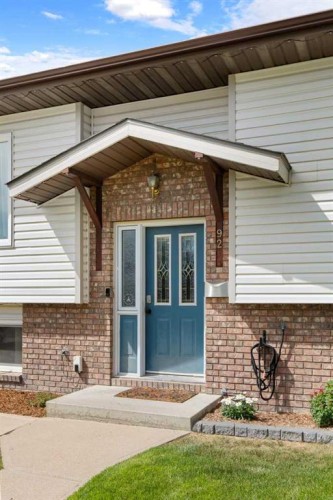 92 Sharpe Crescent Se, Medicine Hat, AB 