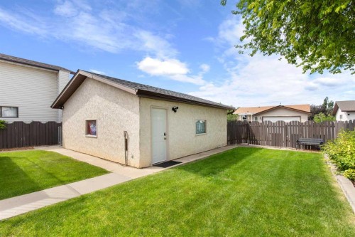 92 Sharpe Crescent Se, Medicine Hat, AB 