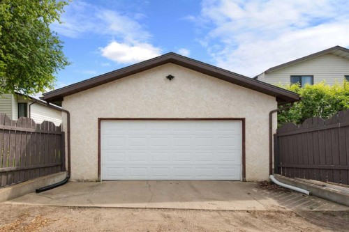 92 Sharpe Crescent Se, Medicine Hat, AB 