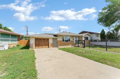 2711 Dunmore Road SE Medicine Hat, AB T1A 2A6