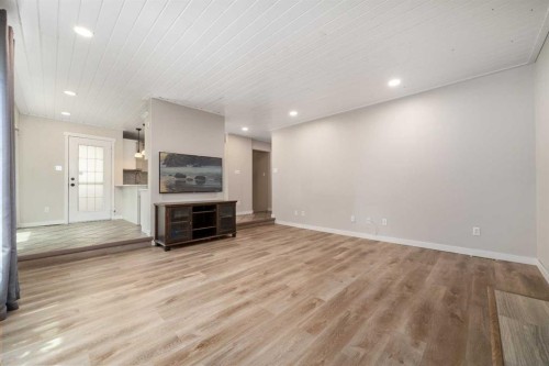 11 Taylor Crescent Se, Medicine Hat, AB 