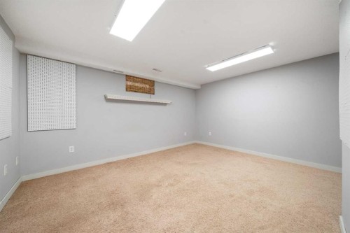 11 Taylor Crescent Se, Medicine Hat, AB 
