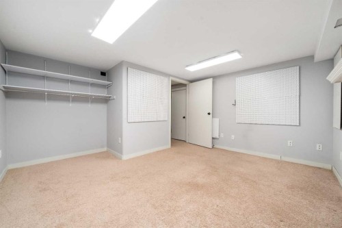 11 Taylor Crescent Se, Medicine Hat, AB 