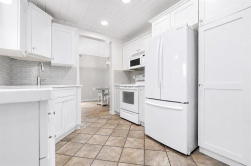 11 Taylor Crescent Se, Medicine Hat, AB 