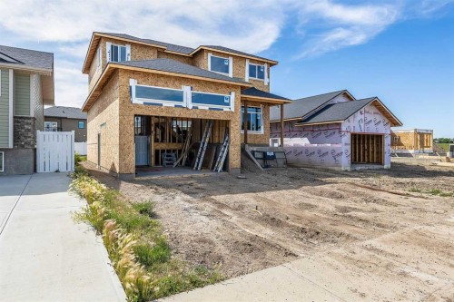 918 Memorial Drive Se, Redcliff, AB 