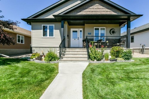 159 Chartwell Row SE Medicine Hat, AB T1B 0E4