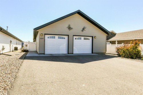 159 Chartwell Row Se, Medicine Hat, AB 