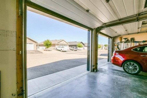 159 Chartwell Row Se, Medicine Hat, AB 