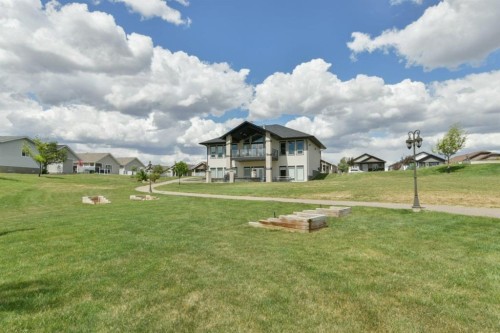 159 Chartwell Row Se, Medicine Hat, AB 