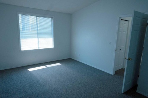 64 Valleyview Drive Sw, Medicine Hat, AB - Indoor Photo Showing Other Room
