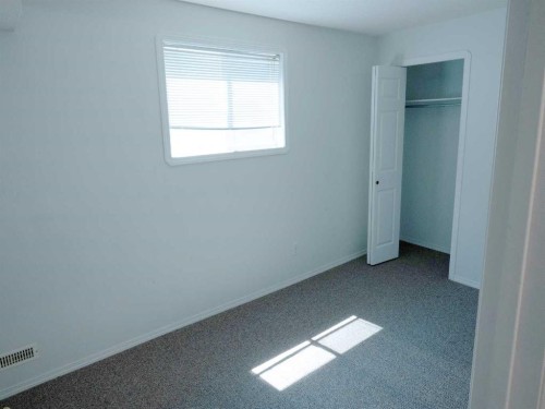 64 Valleyview Drive Sw, Medicine Hat, AB - Indoor Photo Showing Other Room