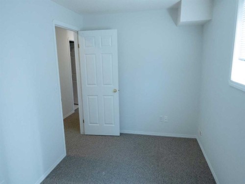 64 Valleyview Drive Sw, Medicine Hat, AB - Indoor Photo Showing Other Room