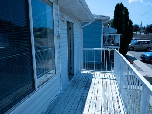 64 Valleyview Drive Sw, Medicine Hat, AB - Outdoor