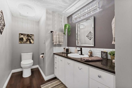 612 Sangster Crescent Sw, Redcliff, AB - Indoor Photo Showing Bathroom