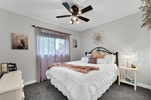 612 Sangster Crescent Sw, Redcliff, AB - Indoor Photo Showing Bedroom
