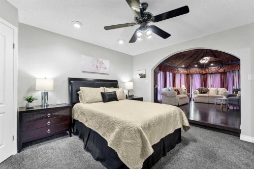 612 Sangster Crescent Sw, Redcliff, AB - Indoor Photo Showing Bedroom