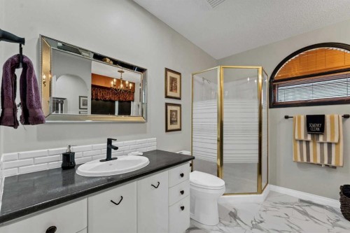 612 Sangster Crescent Sw, Redcliff, AB - Indoor Photo Showing Bathroom