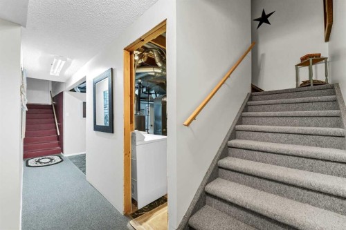 612 Sangster Crescent Sw, Redcliff, AB - Indoor Photo Showing Other Room