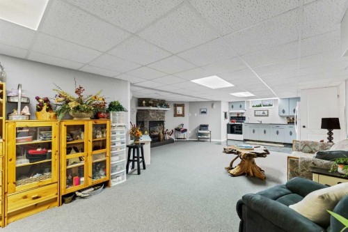612 Sangster Crescent Sw, Redcliff, AB - Indoor