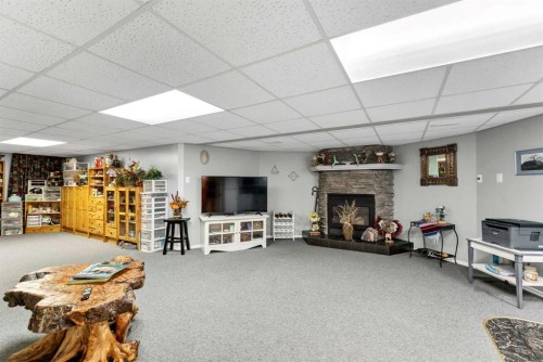 612 Sangster Crescent Sw, Redcliff, AB - Indoor
