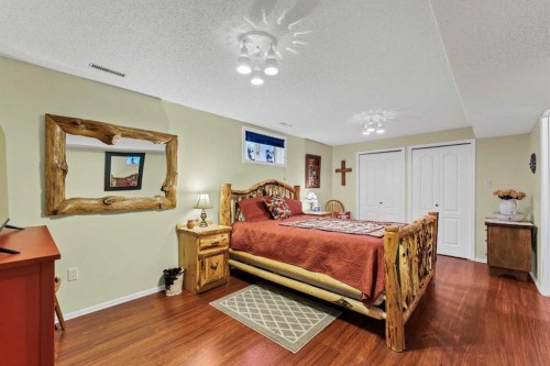 612 Sangster Crescent Sw, Redcliff, AB - Indoor Photo Showing Bedroom