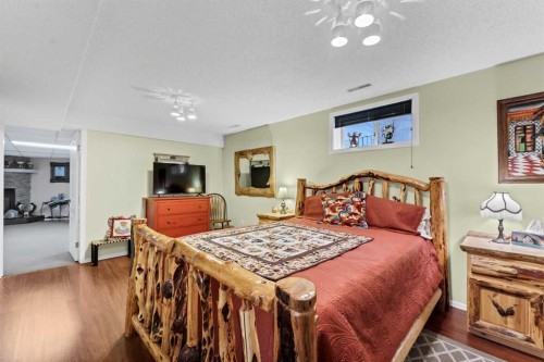612 Sangster Crescent Sw, Redcliff, AB - Indoor Photo Showing Bedroom