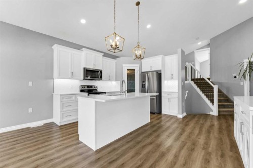 127 Hamptons Crescent Se, Medicine Hat, AB - Indoor Photo Showing Kitchen With Upgraded Kitchen