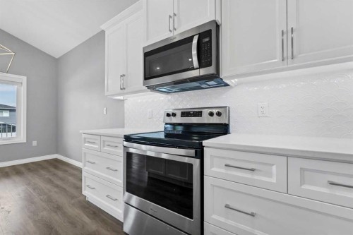 127 Hamptons Crescent Se, Medicine Hat, AB - Indoor Photo Showing Kitchen