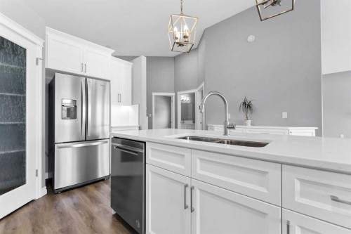 127 Hamptons Crescent Se, Medicine Hat, AB - Indoor Photo Showing Kitchen With Double Sink With Upgraded Kitchen