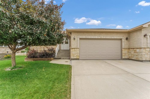 108 Sandstone Place SE Medicine Hat, AB T1B 4R9