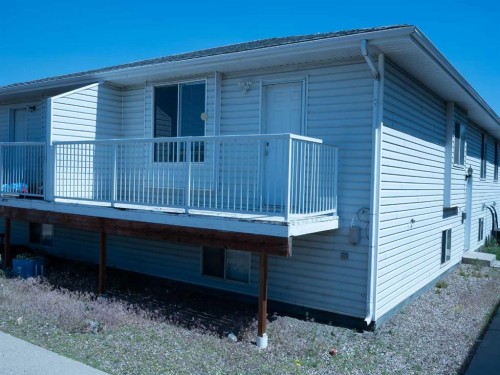 68 Valleyview Drive SW Medicine Hat, AB T1A 8N6