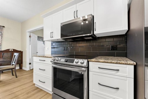 372 Northlands Pointe Ne, Medicine Hat, AB - Indoor Photo Showing Kitchen