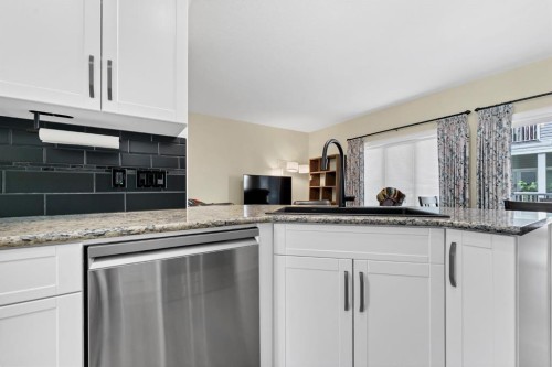 372 Northlands Pointe Ne, Medicine Hat, AB - Indoor Photo Showing Kitchen With Upgraded Kitchen