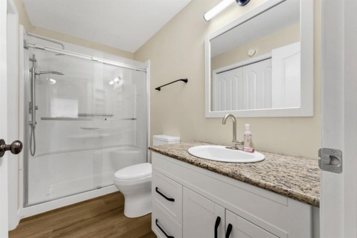 372 Northlands Pointe Ne, Medicine Hat, AB - Indoor Photo Showing Bathroom
