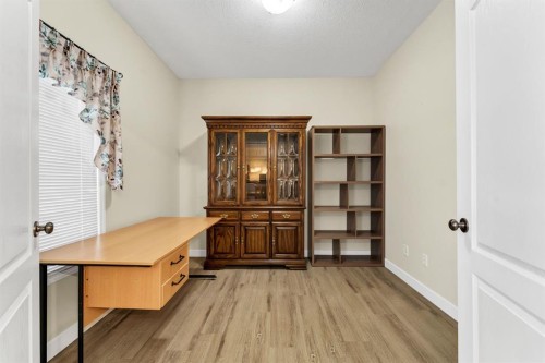 372 Northlands Pointe Ne, Medicine Hat, AB - Indoor Photo Showing Other Room