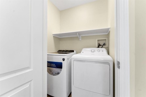 372 Northlands Pointe Ne, Medicine Hat, AB - Indoor Photo Showing Laundry Room