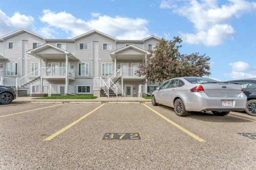 372 Northlands Pointe Ne, Medicine Hat, AB - Outdoor With Facade