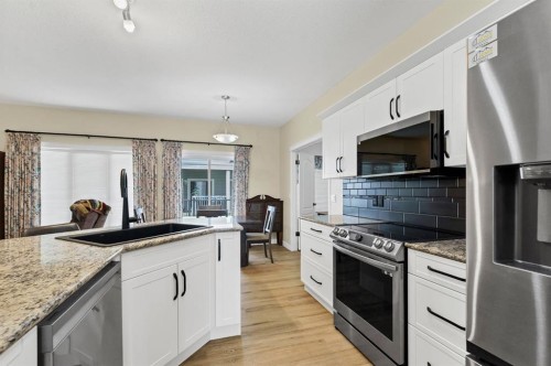 372 Northlands Pointe Ne, Medicine Hat, AB - Indoor Photo Showing Kitchen With Upgraded Kitchen