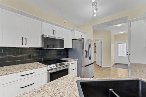 372 Northlands Pointe Ne, Medicine Hat, AB - Indoor Photo Showing Kitchen With Double Sink With Upgraded Kitchen