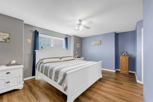 369 Stratton Way Se, Medicine Hat, AB - Indoor Photo Showing Bedroom